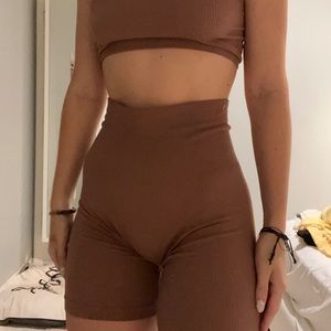 Brown urban outfitters set
